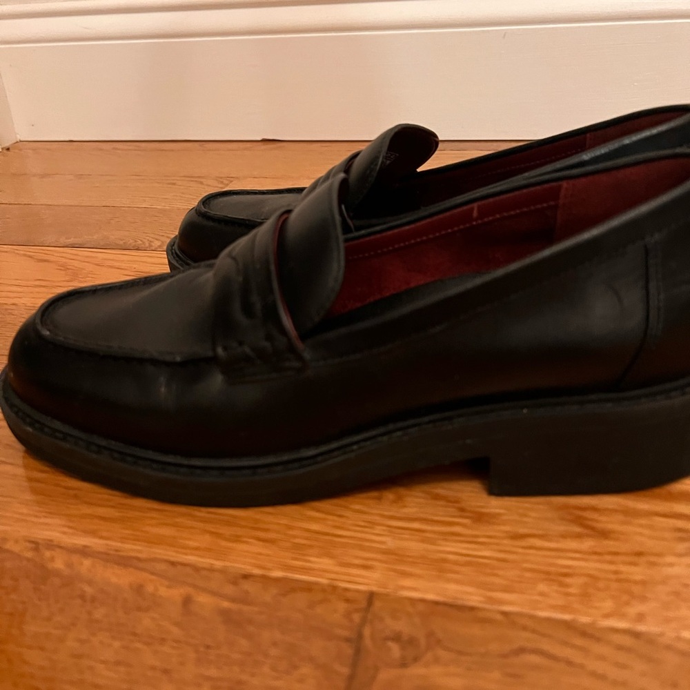 Vionic Black Leather Caitlin Loafer
